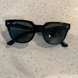 Women’s Raybans black sunglasses
